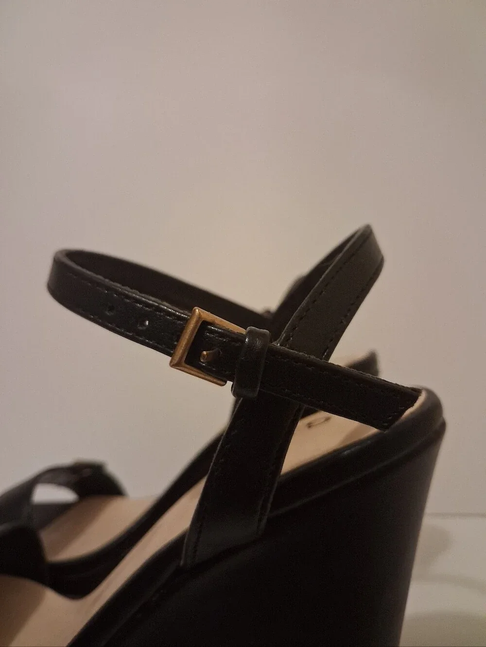 GUESS Black Platform Wedge Sandals Women's Size 6 Ankle Strap Gold Logo
